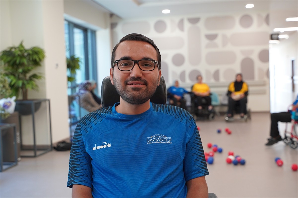 Gaziantep Boccia Takımı'nın kas hastası sporcuları, yaptıkları branşla "sosyalleşiyor ve hayata...
