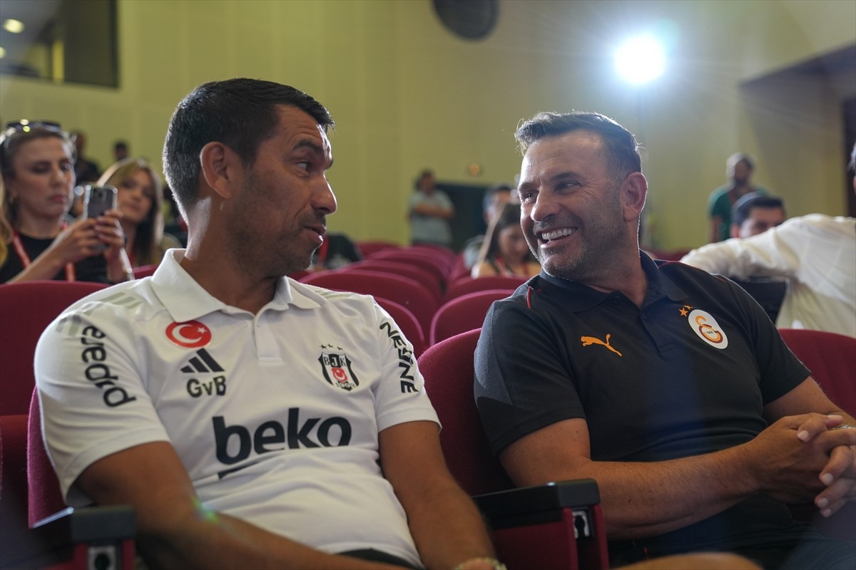 Geçen sezon Trendyol Süper Lig'de şampiyonluğa ulaşan Galatasaray ile Ziraat Türkiye Kupası'nı...