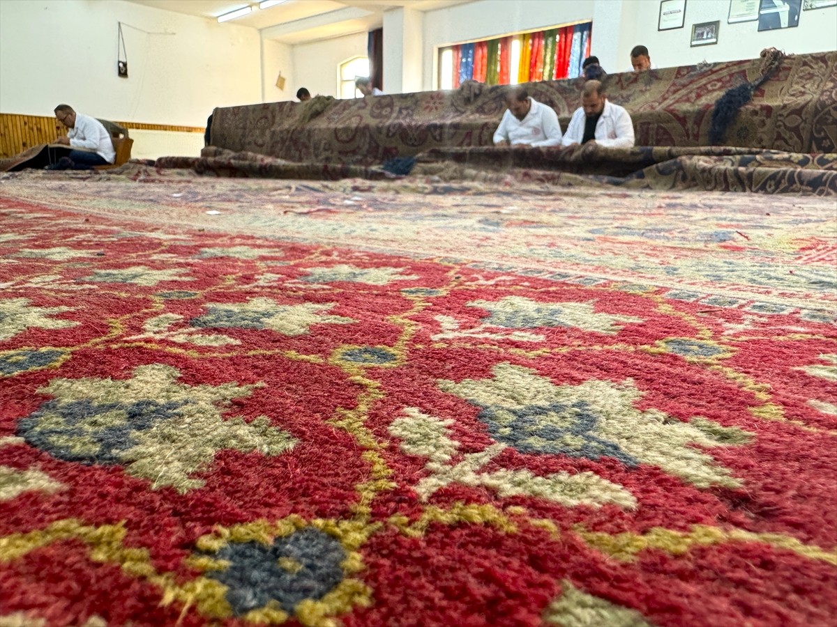 Hollanda'nın Lahey kentinde Uluslararası Adalet Divanı olarak hizmet veren Barış Sarayı'na Osmanlı...