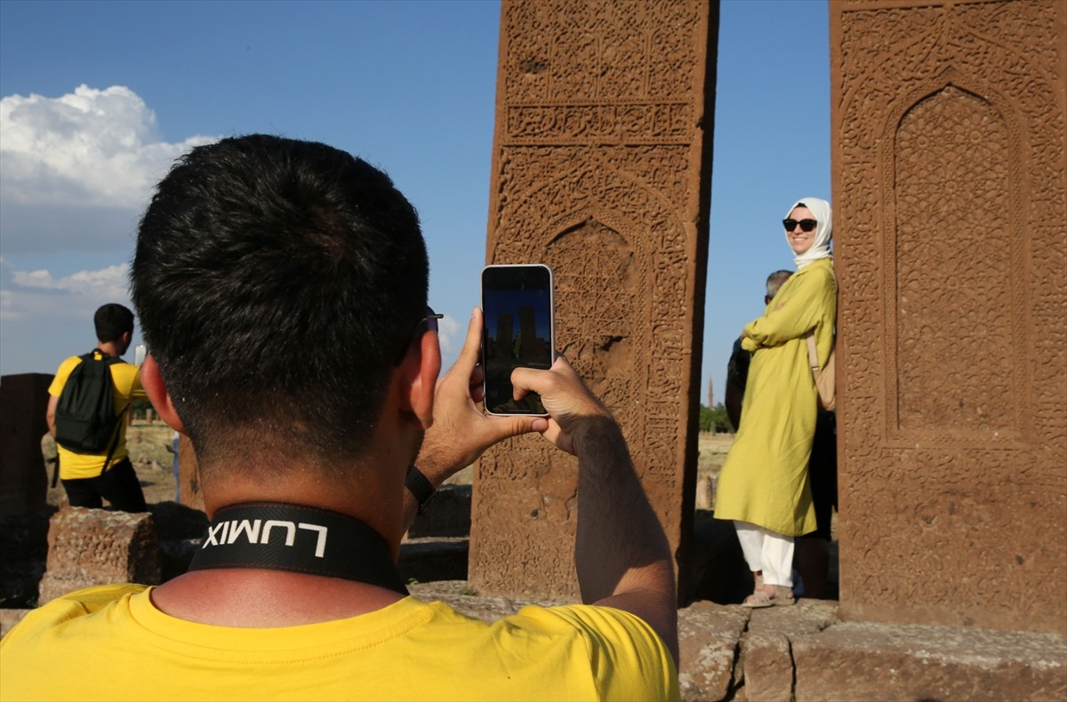İkinci seferini yapan "Turistik Tatvan Treni" ile Bitlis'e gelenler, kent merkezi ve ilçelerdeki...