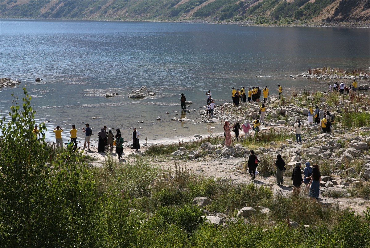 İkinci seferini yapan "Turistik Tatvan Treni" ile Bitlis'e gelenler, kent merkezi ve ilçelerdeki...