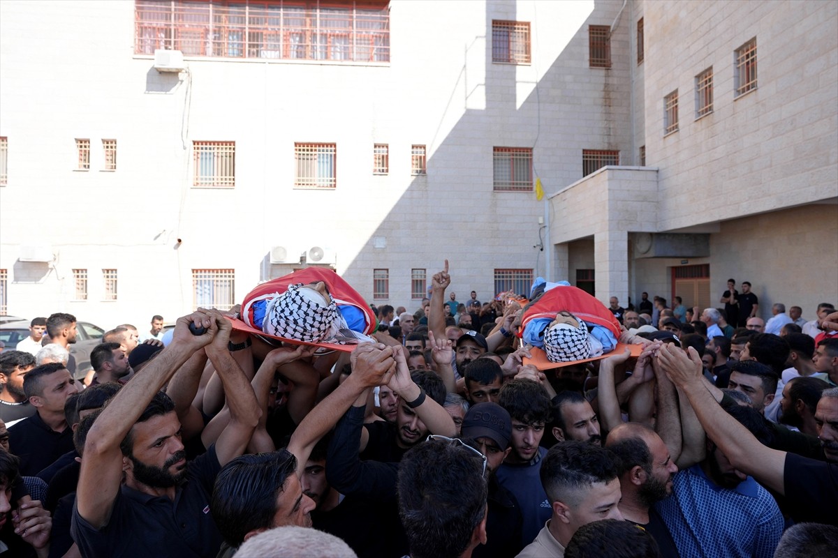 İsrail güçlerinin, işgal altındaki Batı Şeria'nın Tubas kentine düzenlediği baskında 1'i çocuk 4...