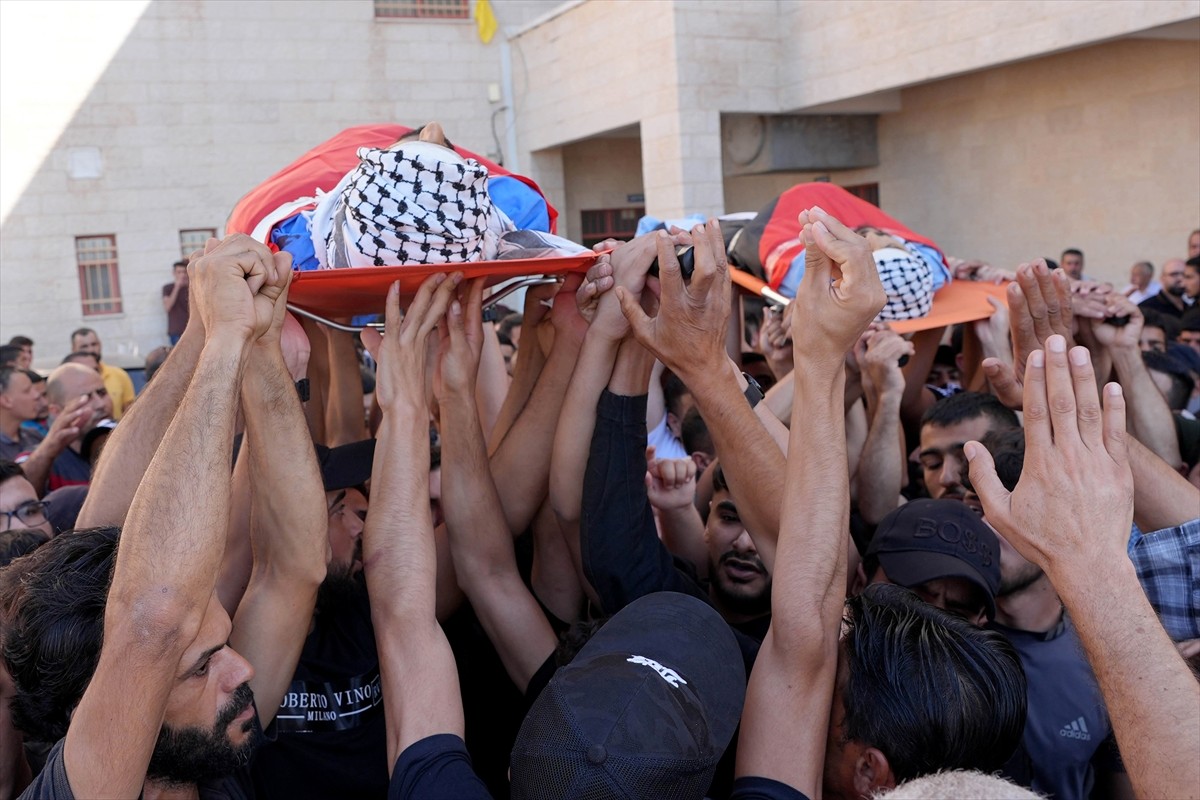 İsrail güçlerinin, işgal altındaki Batı Şeria'nın Tubas kentine düzenlediği baskında 1'i çocuk 4...