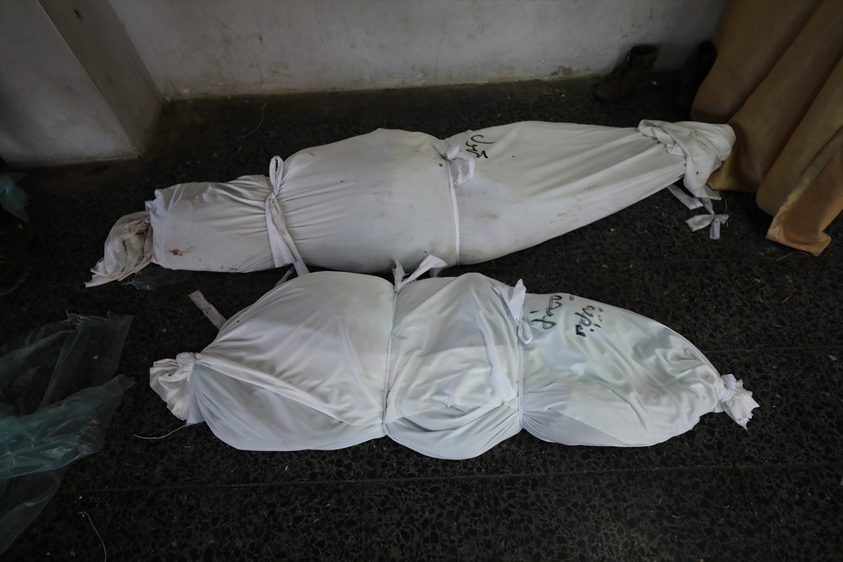 İsrail ordusu, Gazze kentinin doğusundaki Şucaiyye Mahallesi'nde bulunan Delal el-Mağribi okulunu...