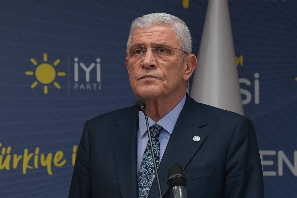 ⁠İYİ Parti Genel Başkanı Müsavat Dervişoğlu (sağda), Yeniden Refah Partisi Genel Başkanı Fatih...