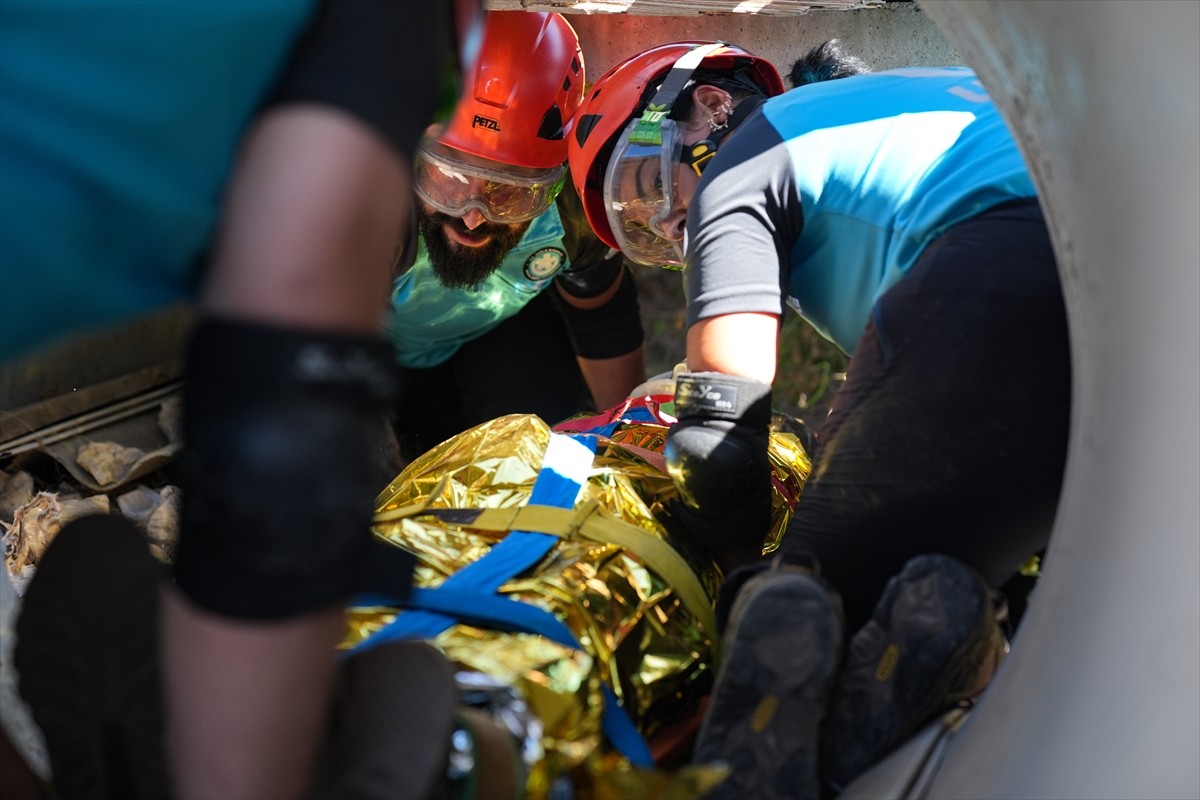 İzmir'deki Ulusal Medikal Kurtarma Ekibi, "Ulusal UMKE Haftası" kapsamında Urla ilçesinde yer alan...