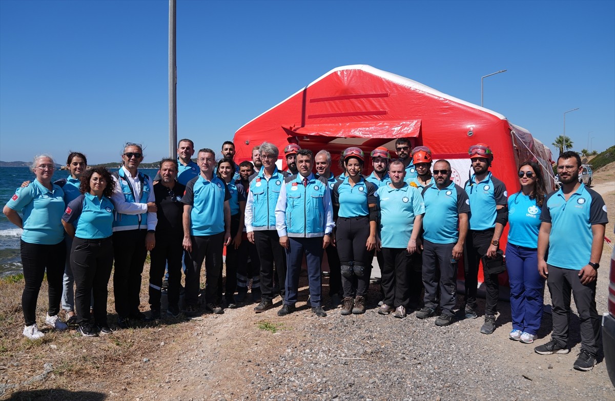 İzmir'deki Ulusal Medikal Kurtarma Ekibi, "Ulusal UMKE Haftası" kapsamında Urla ilçesinde yer alan...