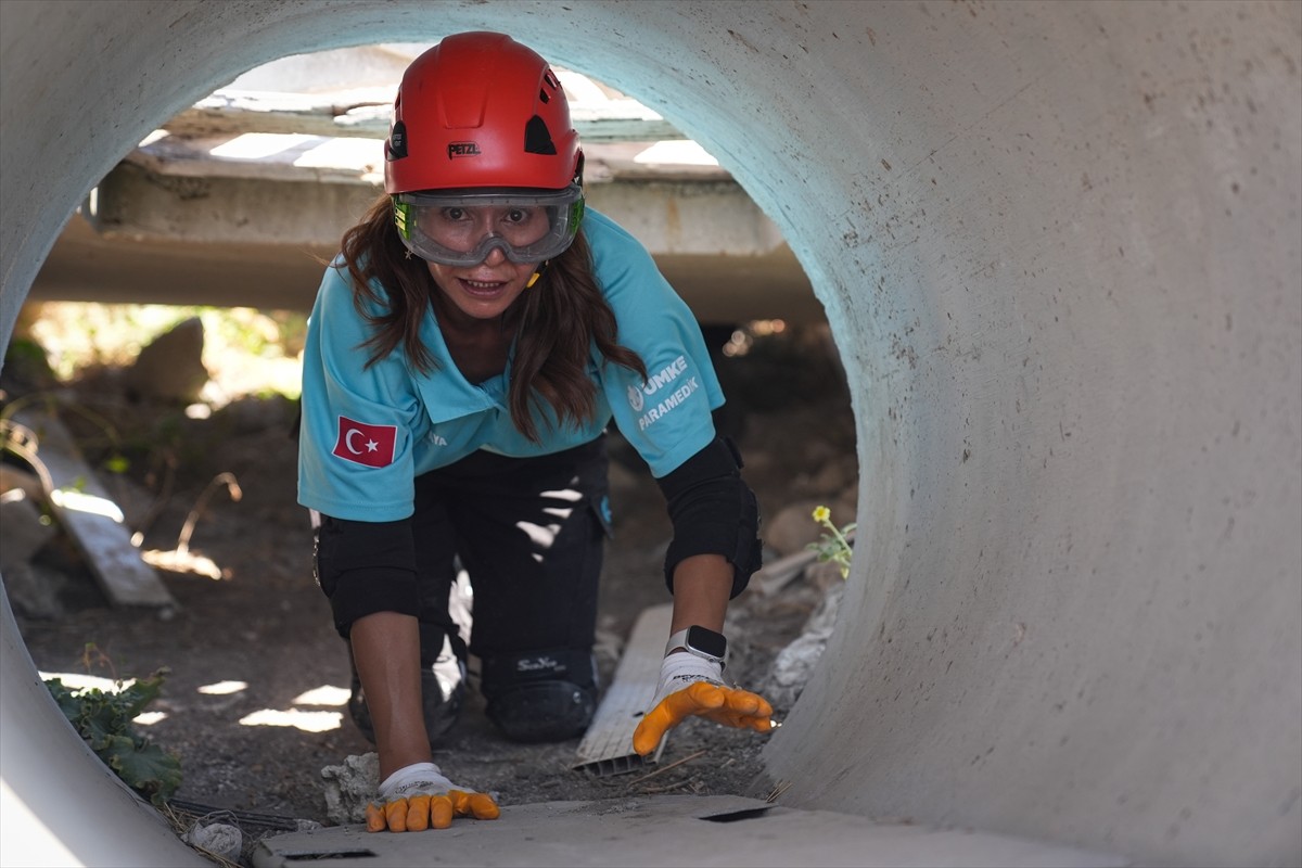 İzmir'deki Ulusal Medikal Kurtarma Ekibi, "Ulusal UMKE Haftası" kapsamında Urla ilçesinde yer alan...