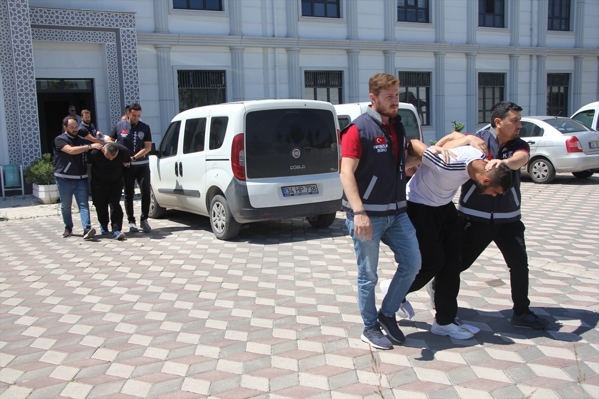 Kocaeli ve çevre illerde park halindeki tırlar ile şantiyelerden 3,5 milyon liralık malzeme...