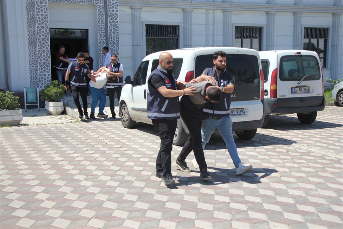 Kocaeli ve çevre illerde park halindeki tırlar ile şantiyelerden 3,5 milyon liralık malzeme...