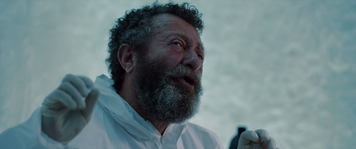 Komedi unsurlarıyla işlenmiş fantastik bir geleceği seyircilerle buluşturacak "Dünya Varmış"...