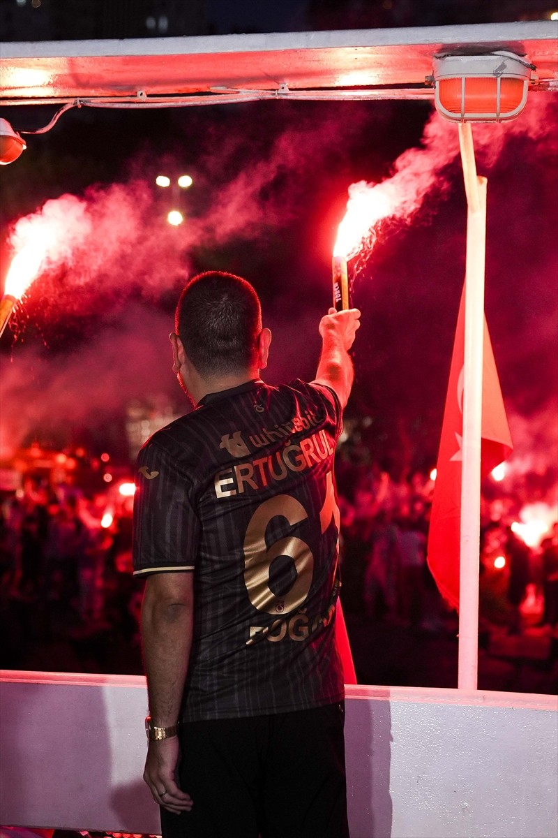 Kuruluşunun 57. yılını kutlayan Trabzonspor'da Gurbetçi Gençler Taraftar Grubu'nca kutlama...