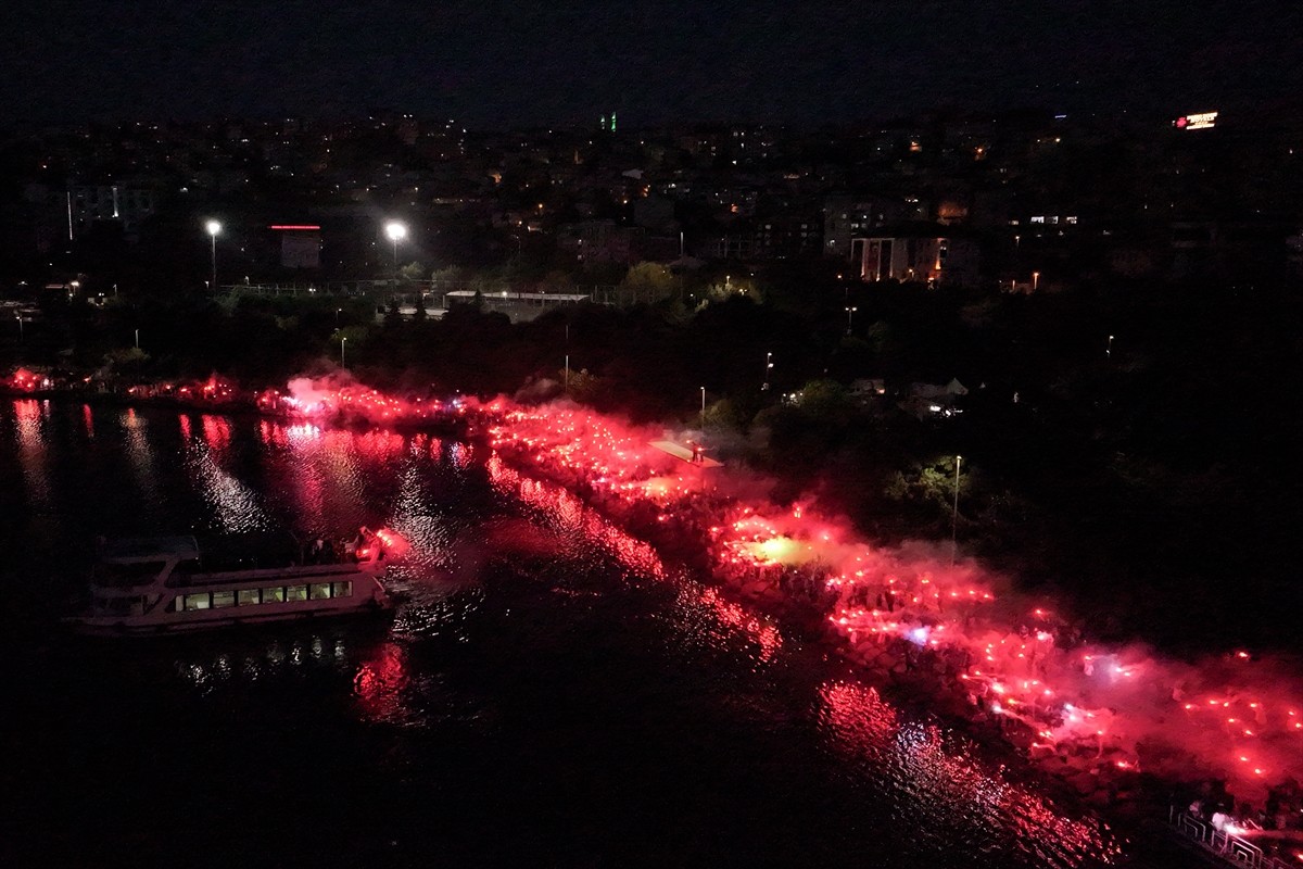 Kuruluşunun 57. yılını kutlayan Trabzonspor'da Gurbetçi Gençler Taraftar Grubu'nca Sütlüce...