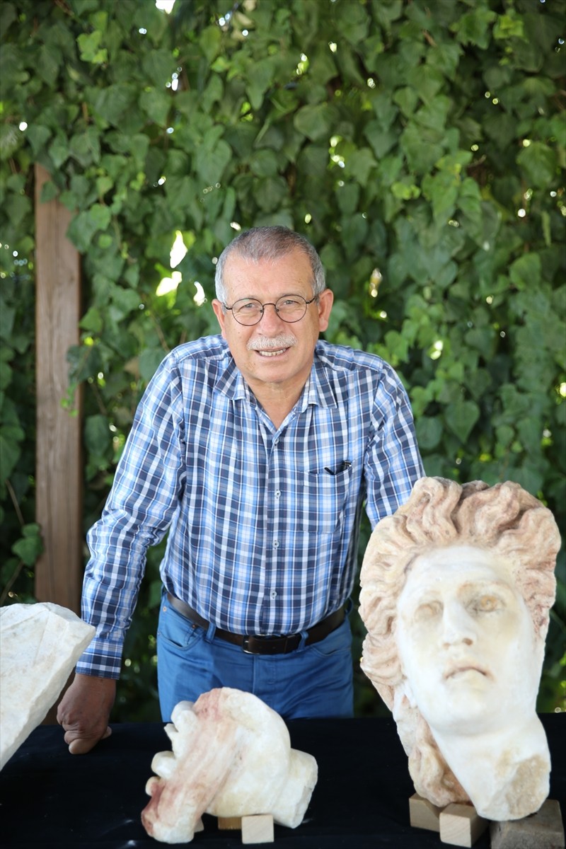 Laodikeia Antik Kenti Kazı Başkanı Prof. Dr. Celal Şimşek, Kültür ve Turizm Bakanı Mehmet Nuri...