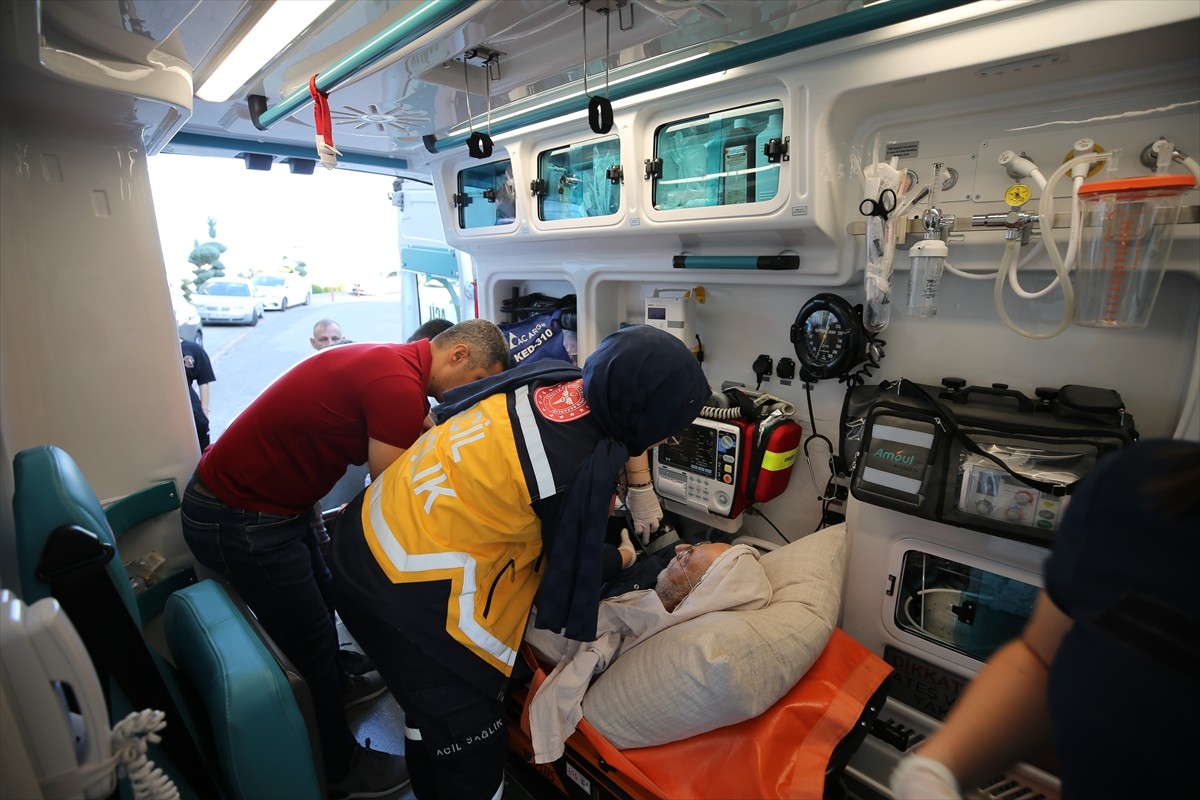 Mardin'de beyin kanaması nedeniyle Mardin Eğitim ve Araştırma Hastanesi Nöroloji Kliniğinde tedavi...