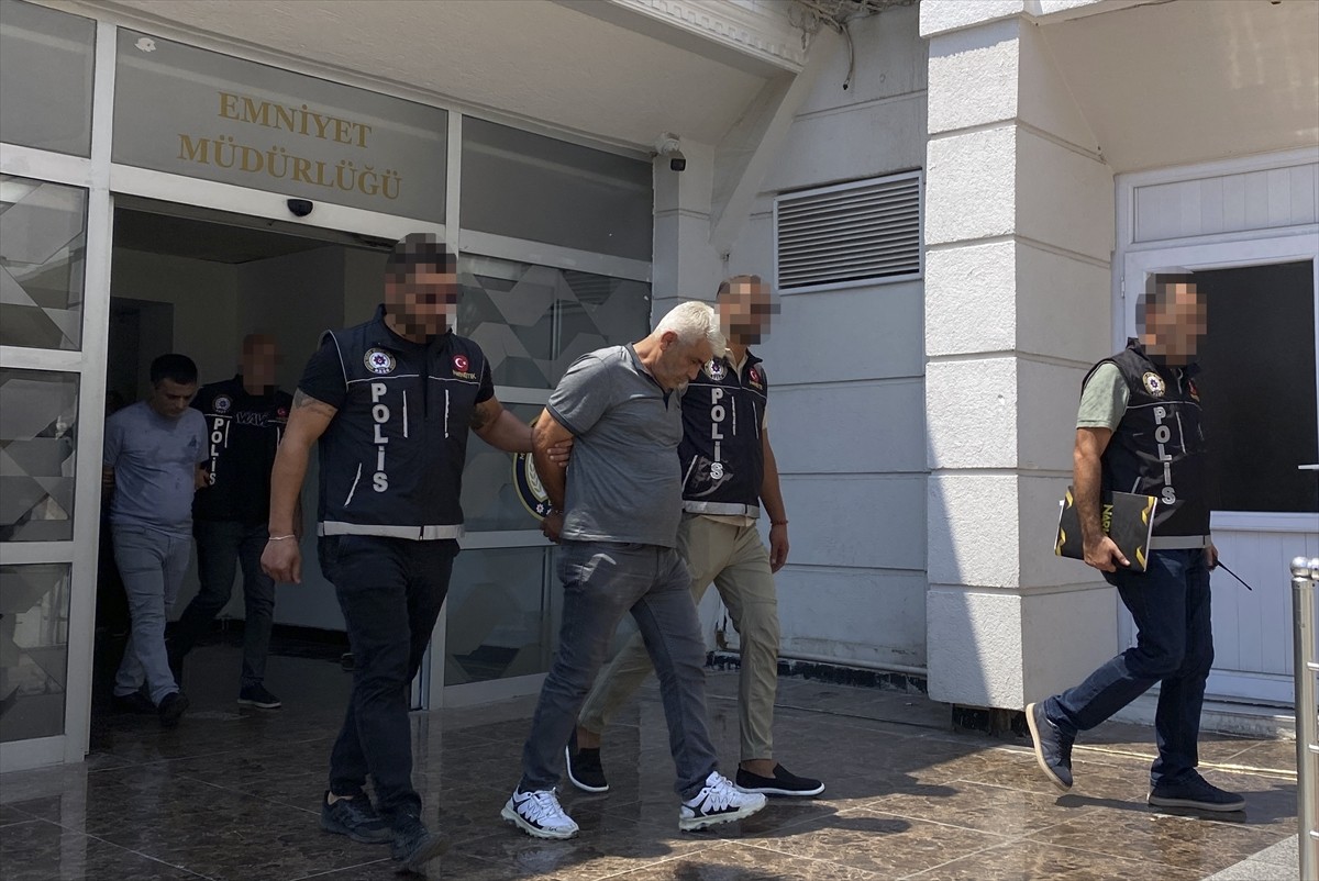 Mersin'de 47 kilo 280 gram sentetik uyuşturucu ele geçirildi, 4 şüpheli gözaltına alındı.