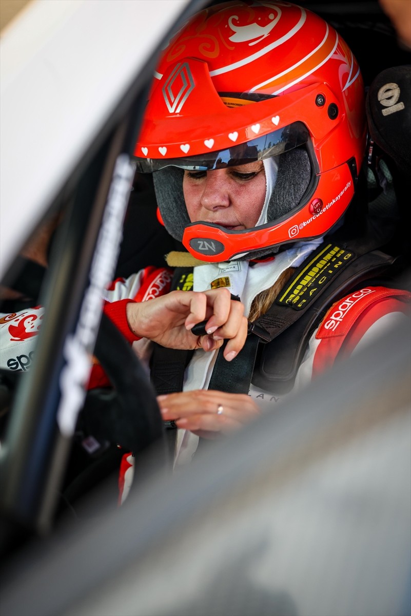 Milli rallici Burcu Çetinkaya (fotoğrafta), 2018'in ardından ilk kez gelecek yıl mücadele edeceği...