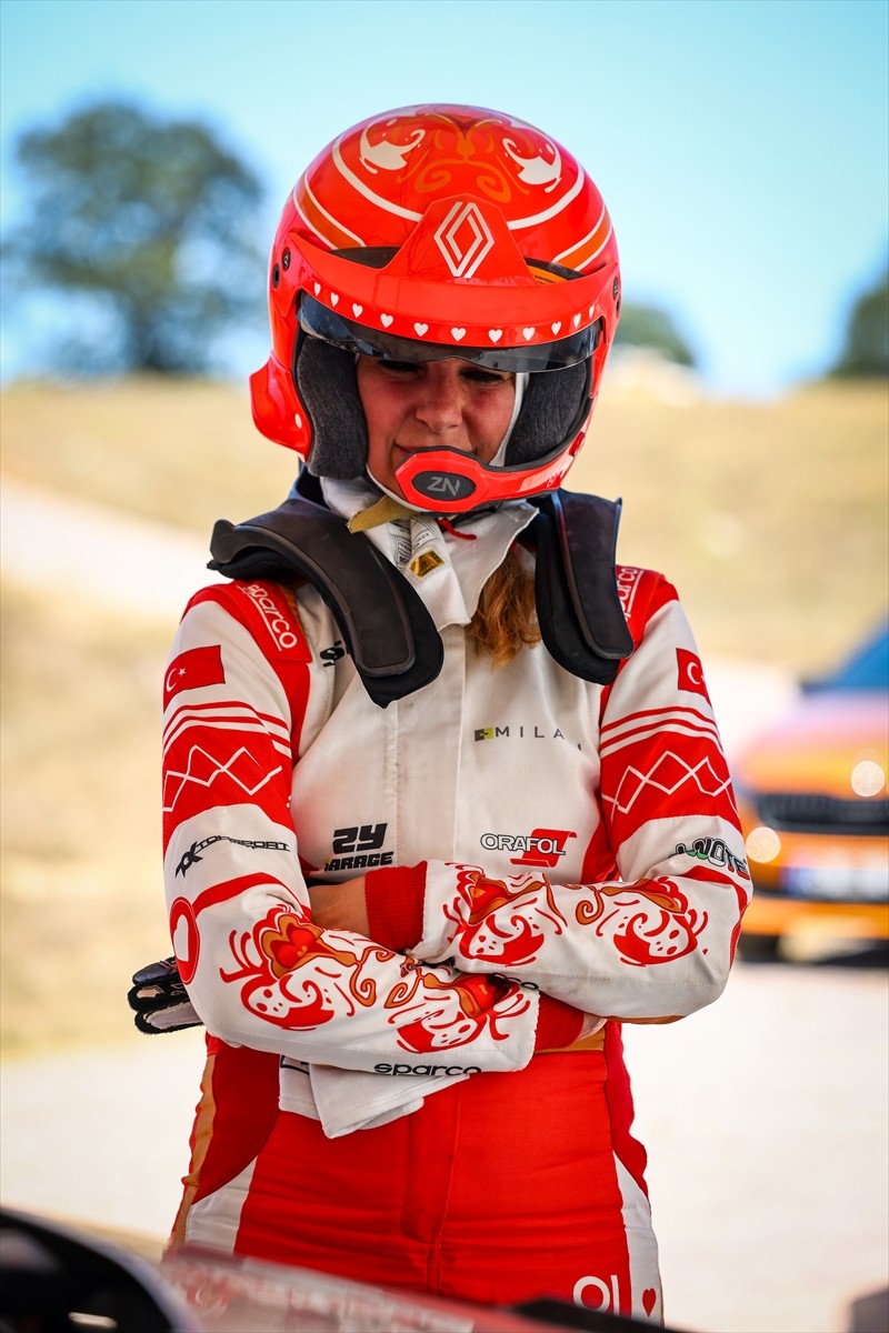 Milli rallici Burcu Çetinkaya (fotoğrafta), 2018'in ardından ilk kez gelecek yıl mücadele edeceği...