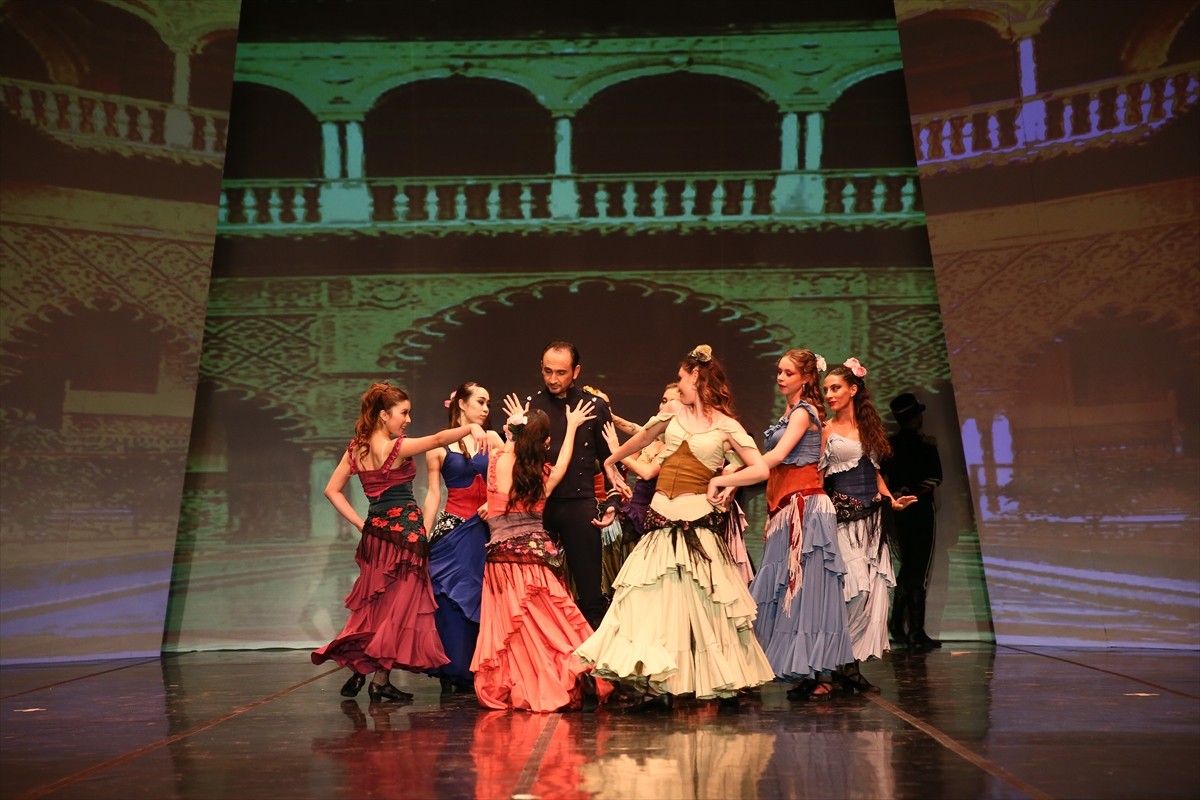 Muğla'nın Bodrum ilçesinde bu yıl 21'incisi düzenlenen Uluslararası Bodrum Bale Festivali...