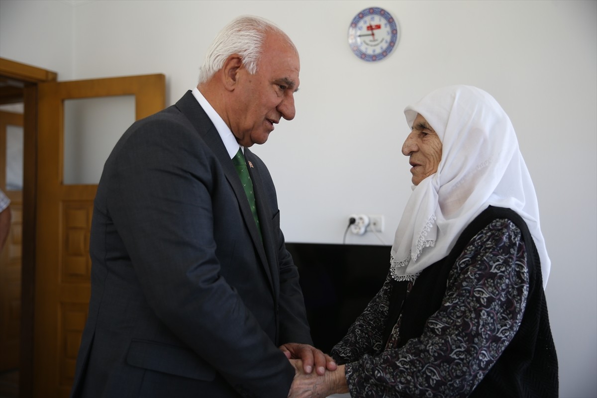 Paris 2024 Olimpiyat Oyunları'nda 10 metre havalı tabanca karışık takım mücadelesinde Şevval...