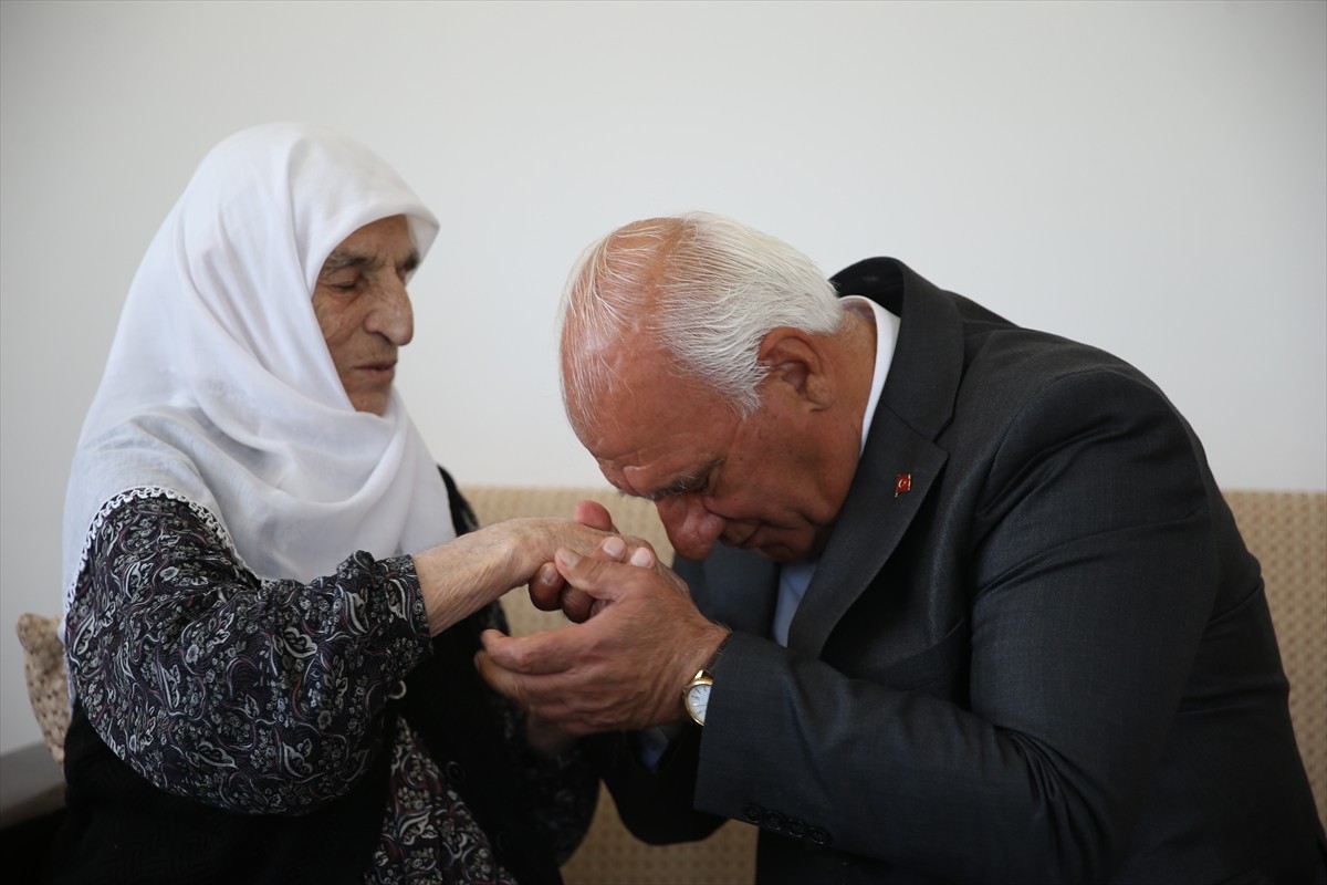 Paris 2024 Olimpiyat Oyunları'nda 10 metre havalı tabanca karışık takım mücadelesinde Şevval...