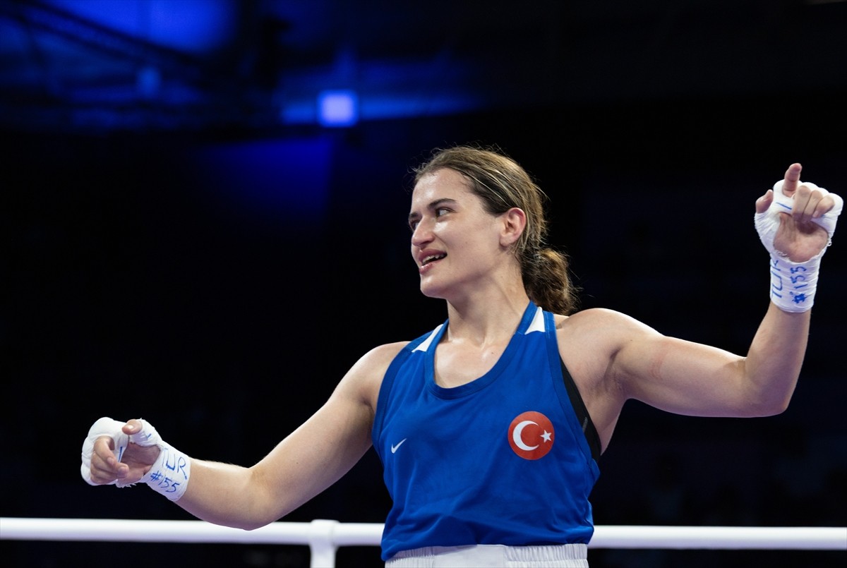 Paris 2024 Olimpiyat Oyunları'nda boks branşı kadınlar 57 kiloda son 16 turu müsabakaları yapıldı....