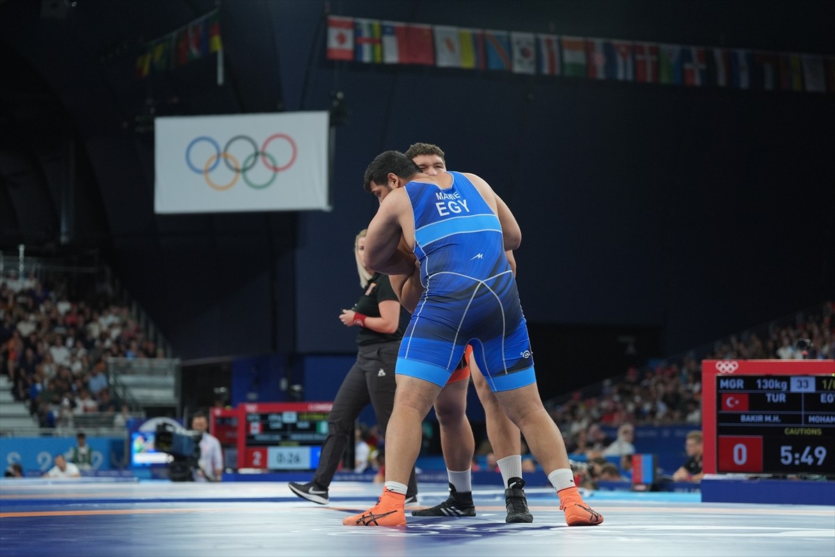 Paris 2024 Olimpiyat Oyunları'nda erkekler 130 kilo grekoromen stilde son 16 turu, Champ de Mars...