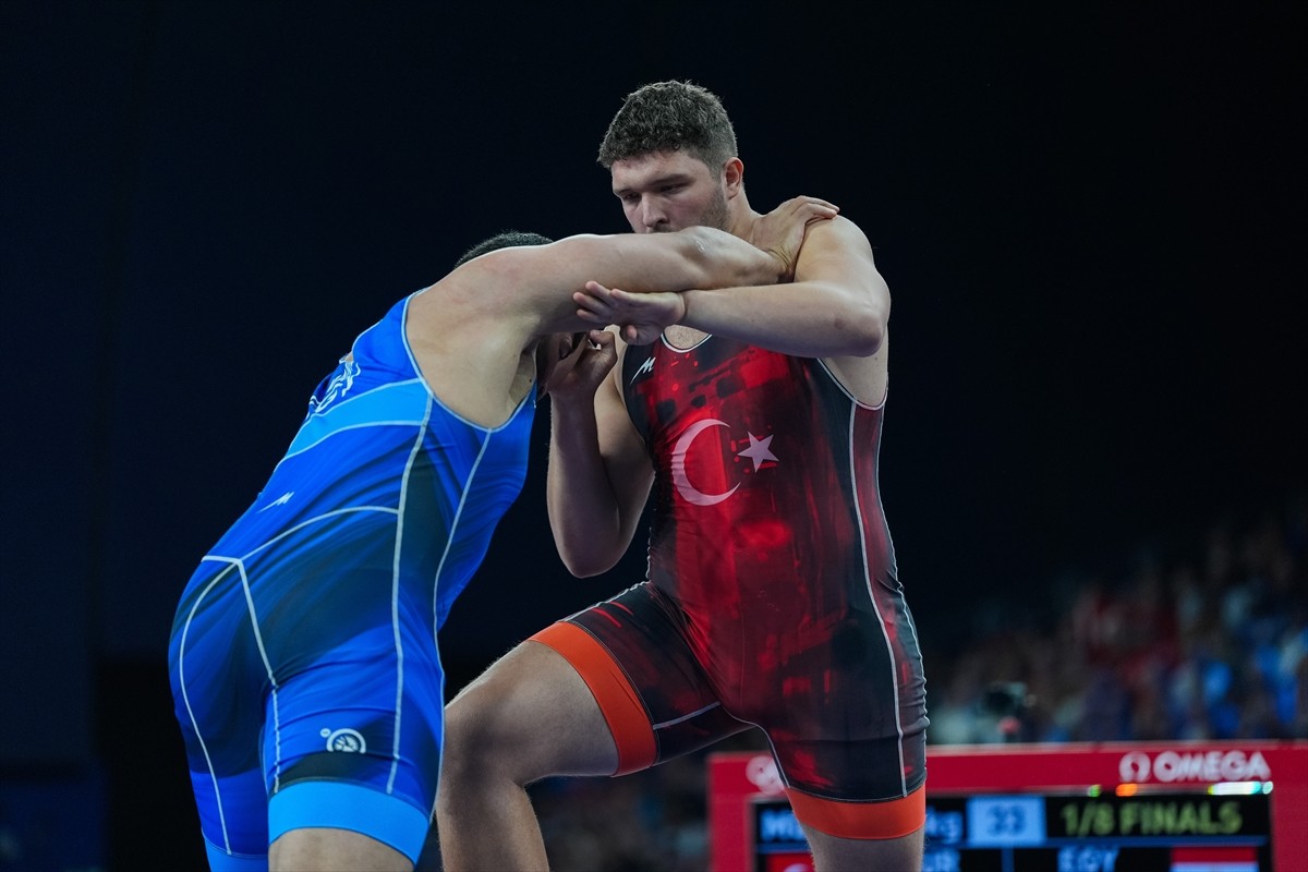 Paris 2024 Olimpiyat Oyunları'nda erkekler 130 kilo grekoromen stilde son 16 turu, Champ de Mars...