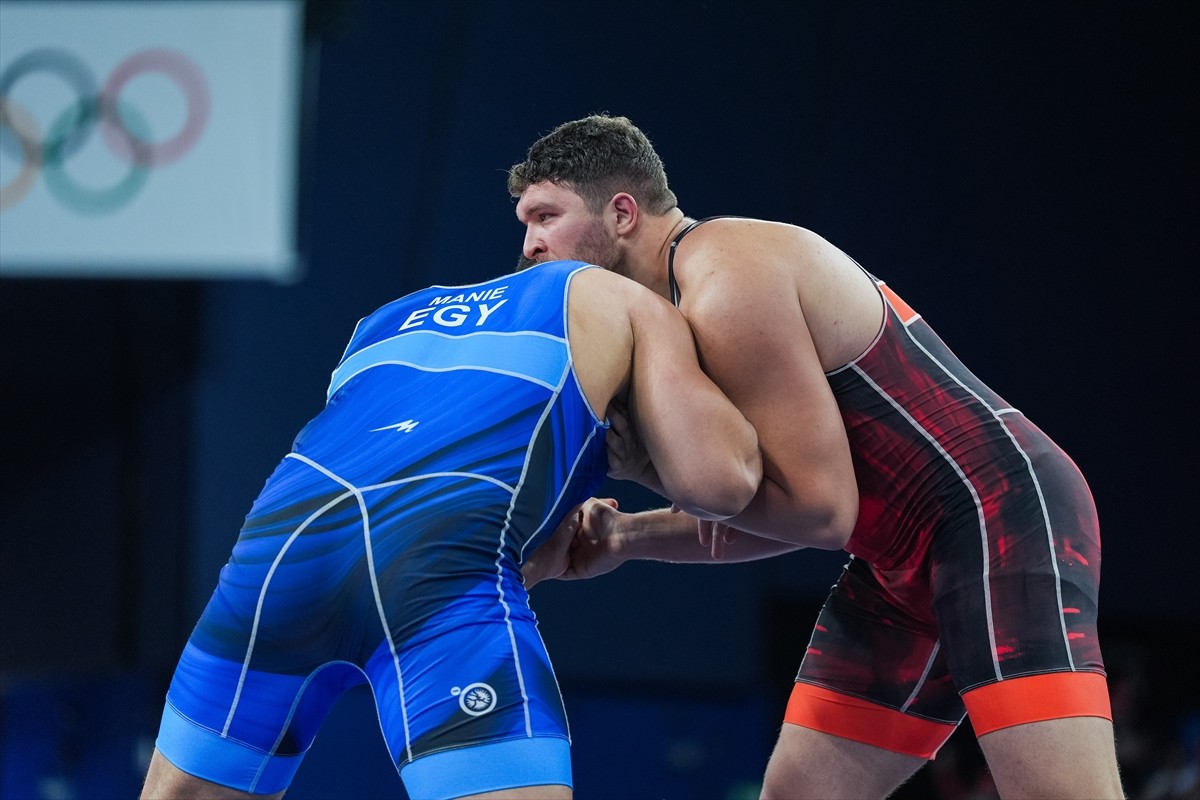 Paris 2024 Olimpiyat Oyunları'nda erkekler 130 kilo grekoromen stilde son 16 turu, Champ de Mars...