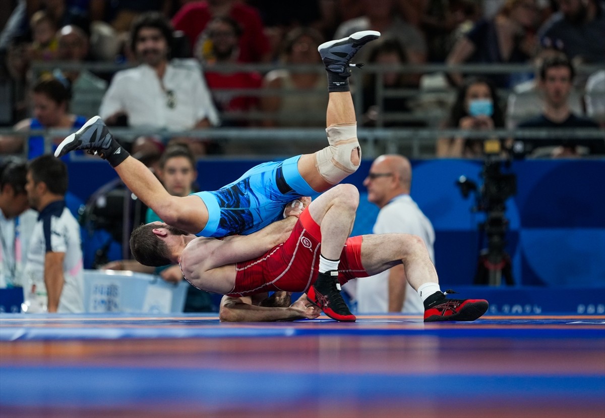 Paris 2024 Olimpiyat Oyunları'nda erkekler 60 kilo grekoromen stilde son 16 turu, Champ de Mars...