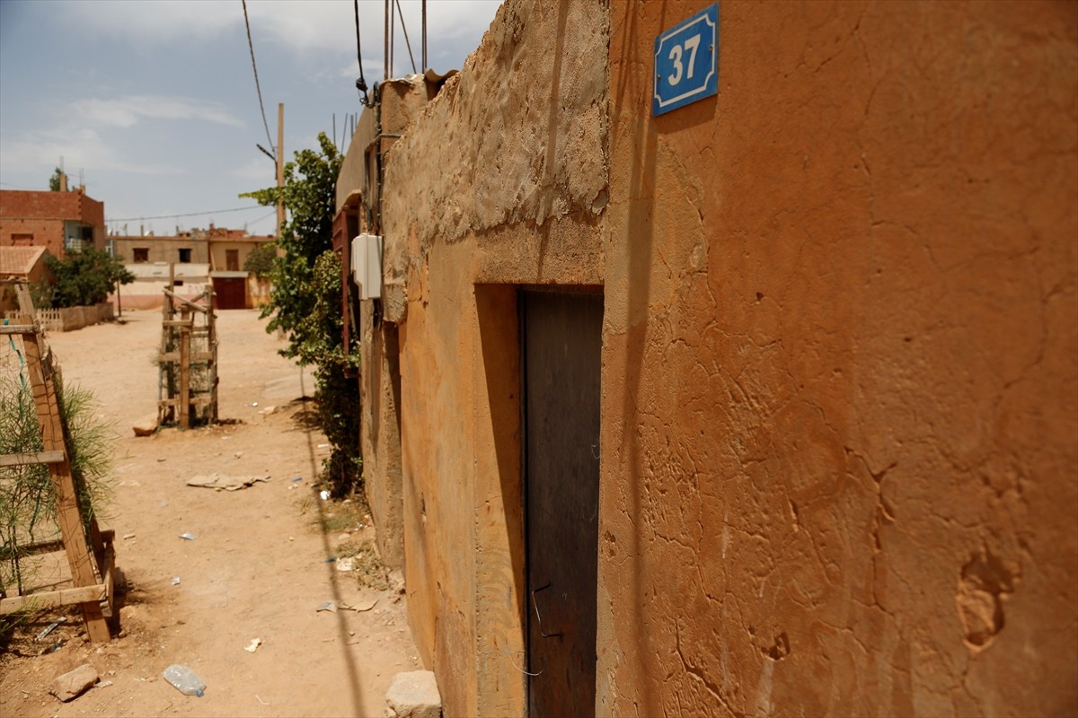 Paris 2024 Olimpiyat Oyunları'nda finale kalan Cezayirli boksör İman Halif, yakınları ve doğduğu...