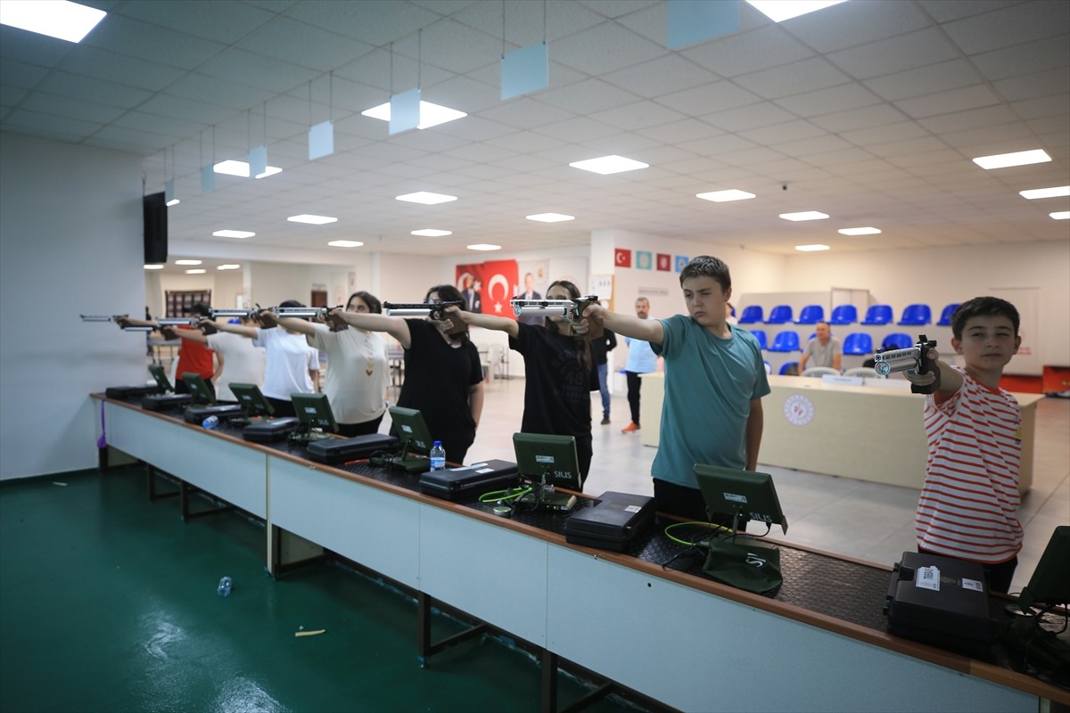 Paris 2024 Olimpiyat Oyunları'nda takım arkadaşı Şevval İlayda Tarhan'la Türkiye'ye 10 metre...