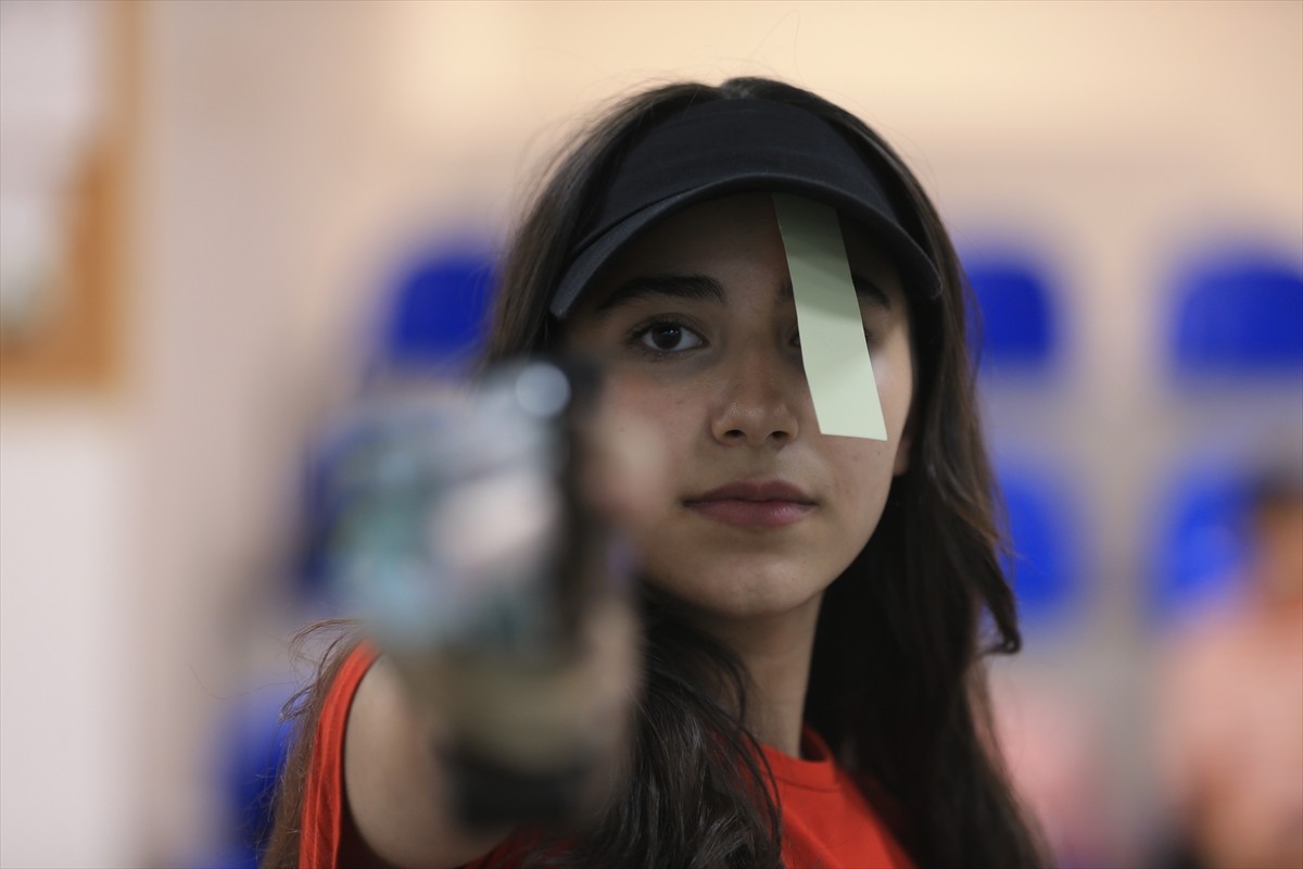 Paris 2024 Olimpiyat Oyunları'nda takım arkadaşı Şevval İlayda Tarhan'la Türkiye'ye 10 metre...