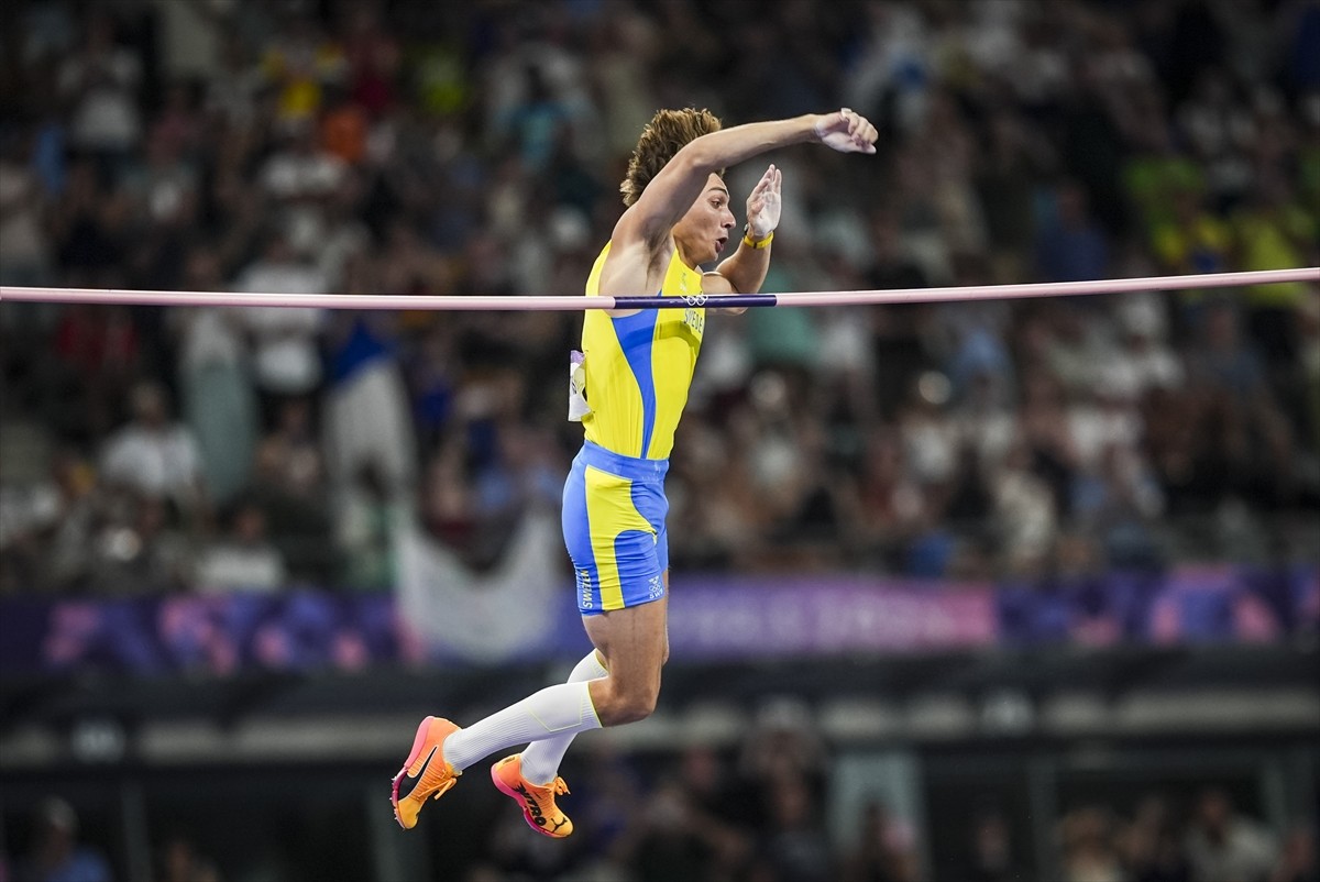 Paris 2024 Olimpiyat Oyunları'nın onuncu gününde Erkekler Sırıkla Atlama Finali, Stade de...