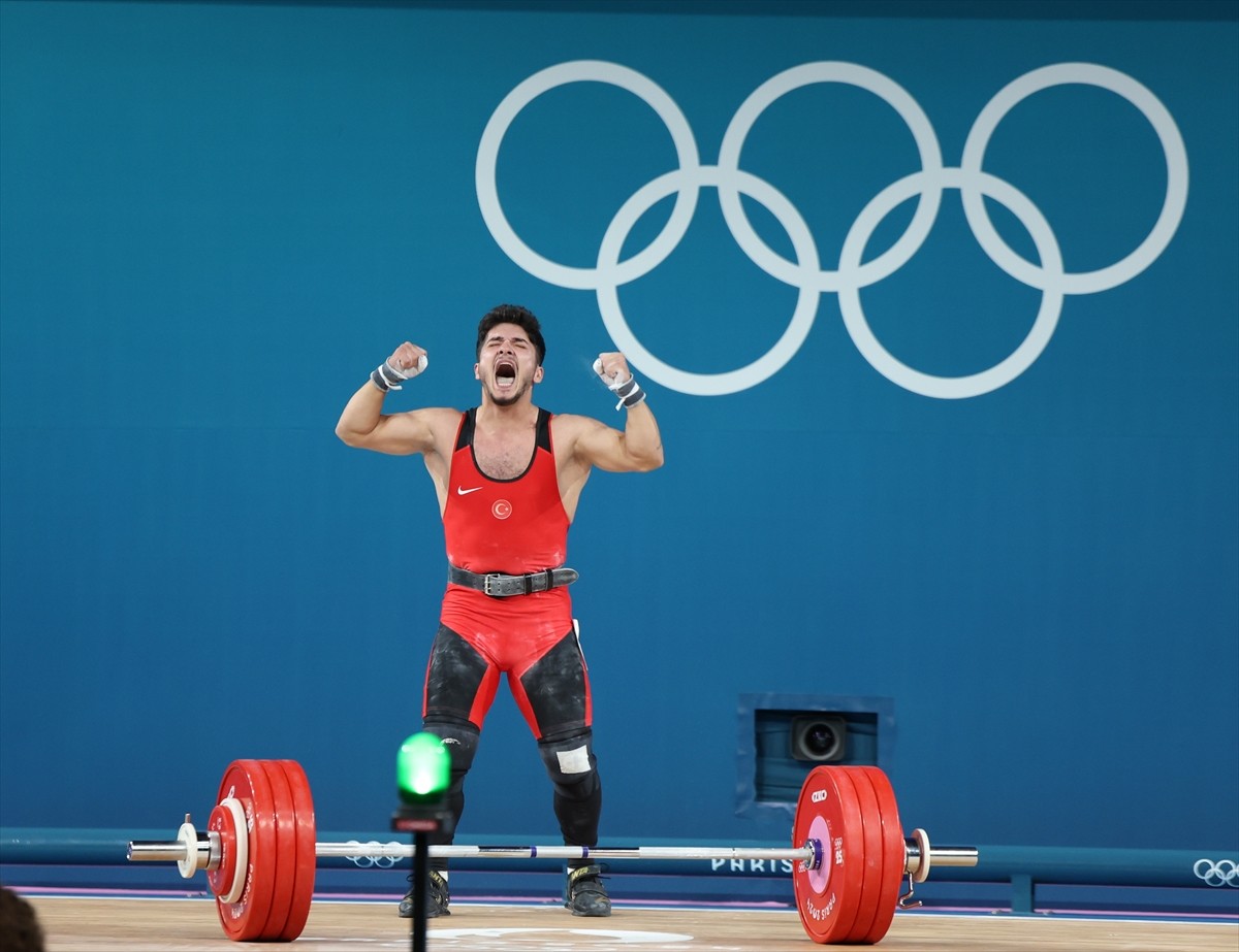 Paris 2024 Olimpiyat Oyunları halter kategorisinde erkekler 73. kilo müsabakaları South Paris...