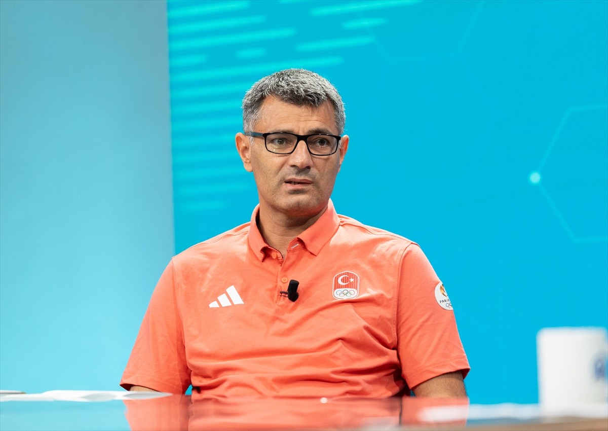 Paris 2024 Olimpiyatları'nda karışık takım 10 metre havalı tabanca kategorisinde gümüş madalya...