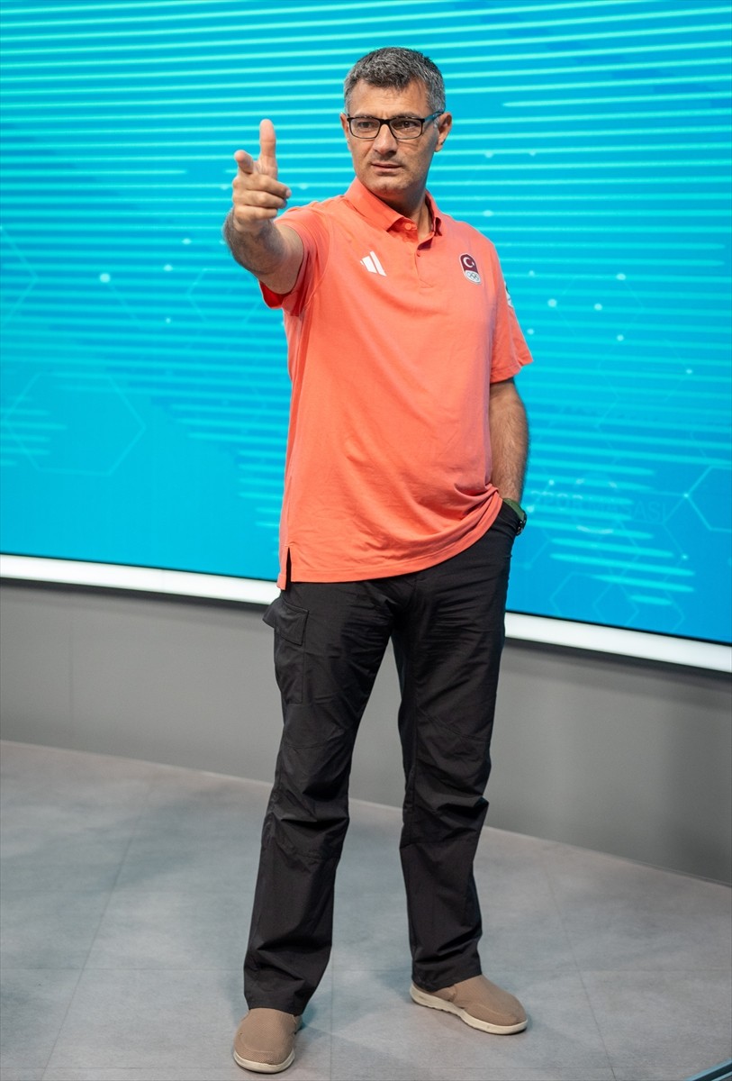 Paris 2024 Olimpiyatları'nda karışık takım 10 metre havalı tabanca kategorisinde gümüş madalya...