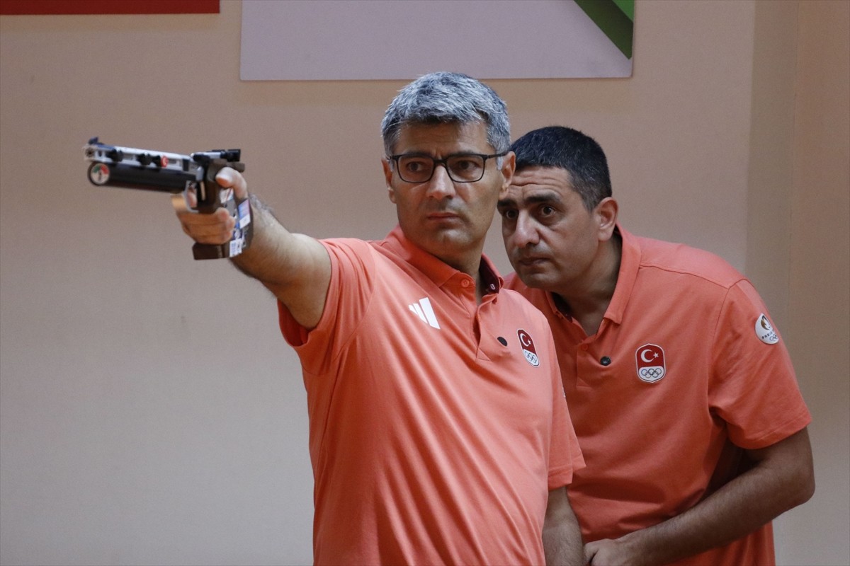 Paris 2024 Olimpiyatları'nda karışık takım 10 metre havalı tabanca kategorisinde Şevval İlayda...