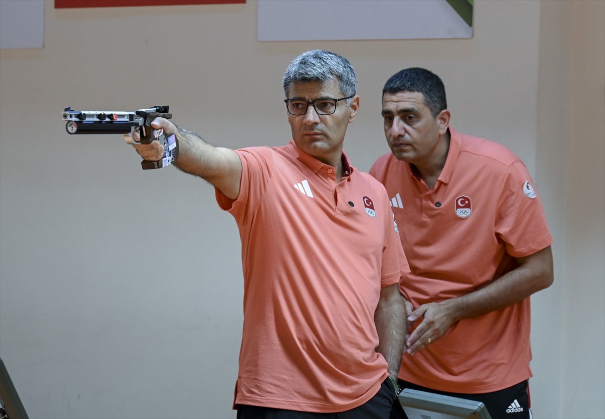 Paris 2024 Olimpiyatları'nda karışık takım 10 metre havalı tabanca kategorisinde Şevval İlayda...