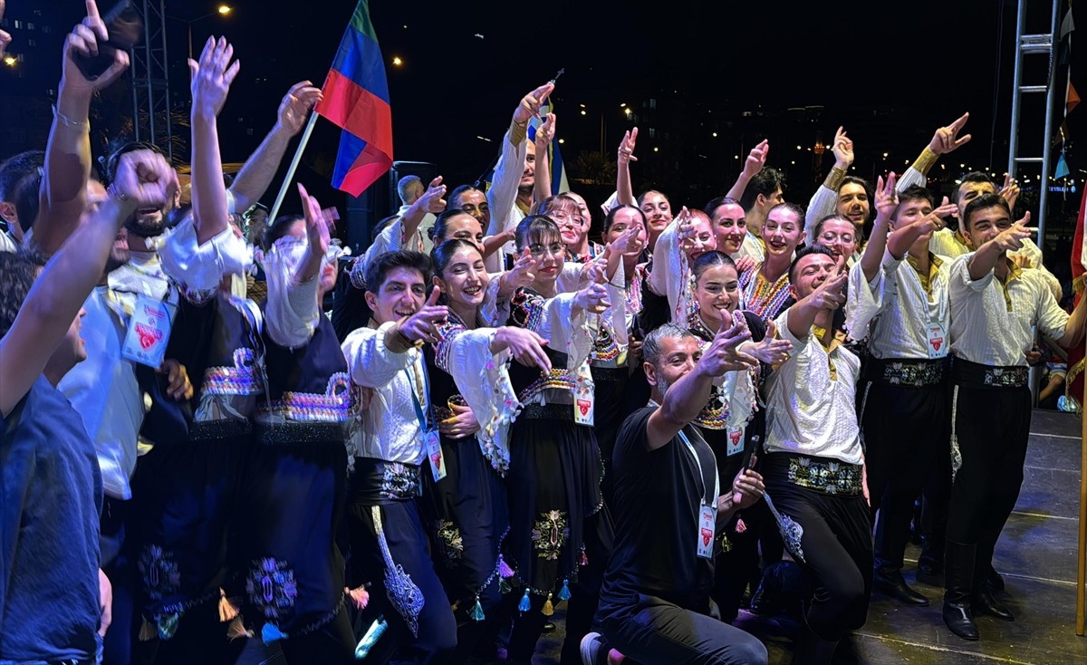 Rize'de, 13. Tulum ve Kemençe Festivali kapsamında, Türkiye, Kuzey Kıbrıs, Osetya, Yunanistan...