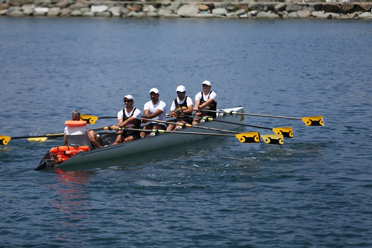 Rize'de, Türkiye Kürek Federasyonunca düzenlenen Sanmar Denizcilik Türkiye Deniz Küreği...