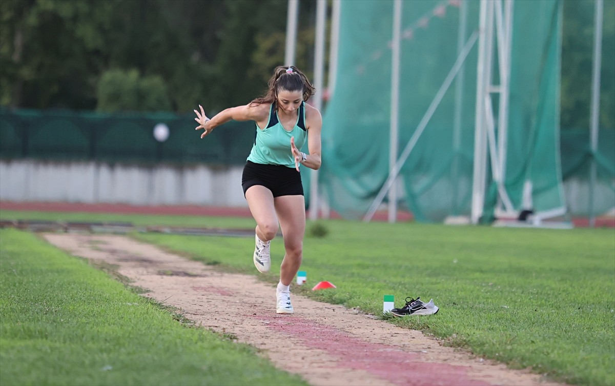 Samsun'da kota alan 4 milli sporcu Türkiye'yi temsil etmek için Fransa'da düzenlenecek Paris 2024...