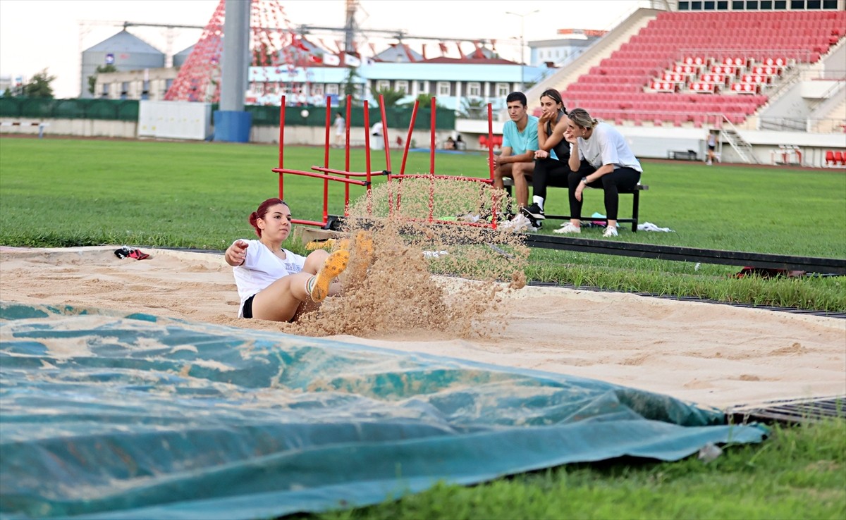 Samsun'da kota alan 4 milli sporcu Türkiye'yi temsil etmek için Fransa'da düzenlenecek Paris 2024...