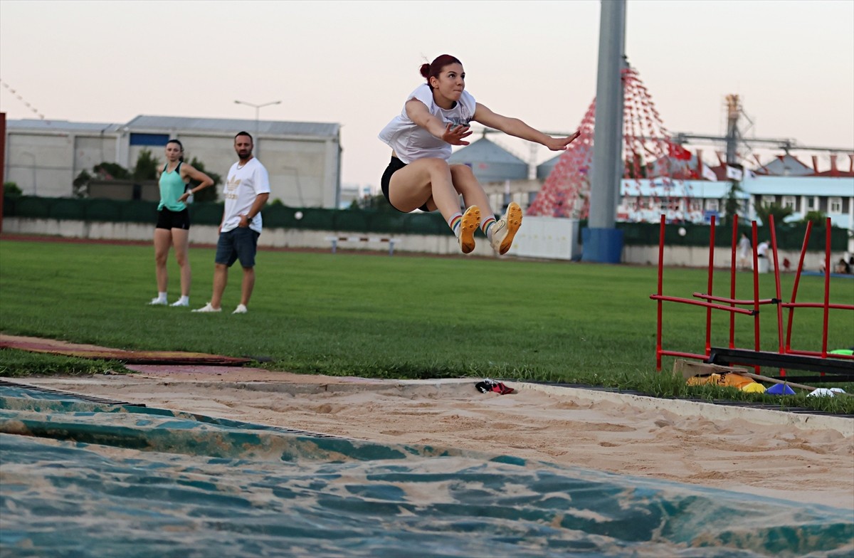 Samsun'da kota alan 4 milli sporcu Türkiye'yi temsil etmek için Fransa'da düzenlenecek Paris 2024...