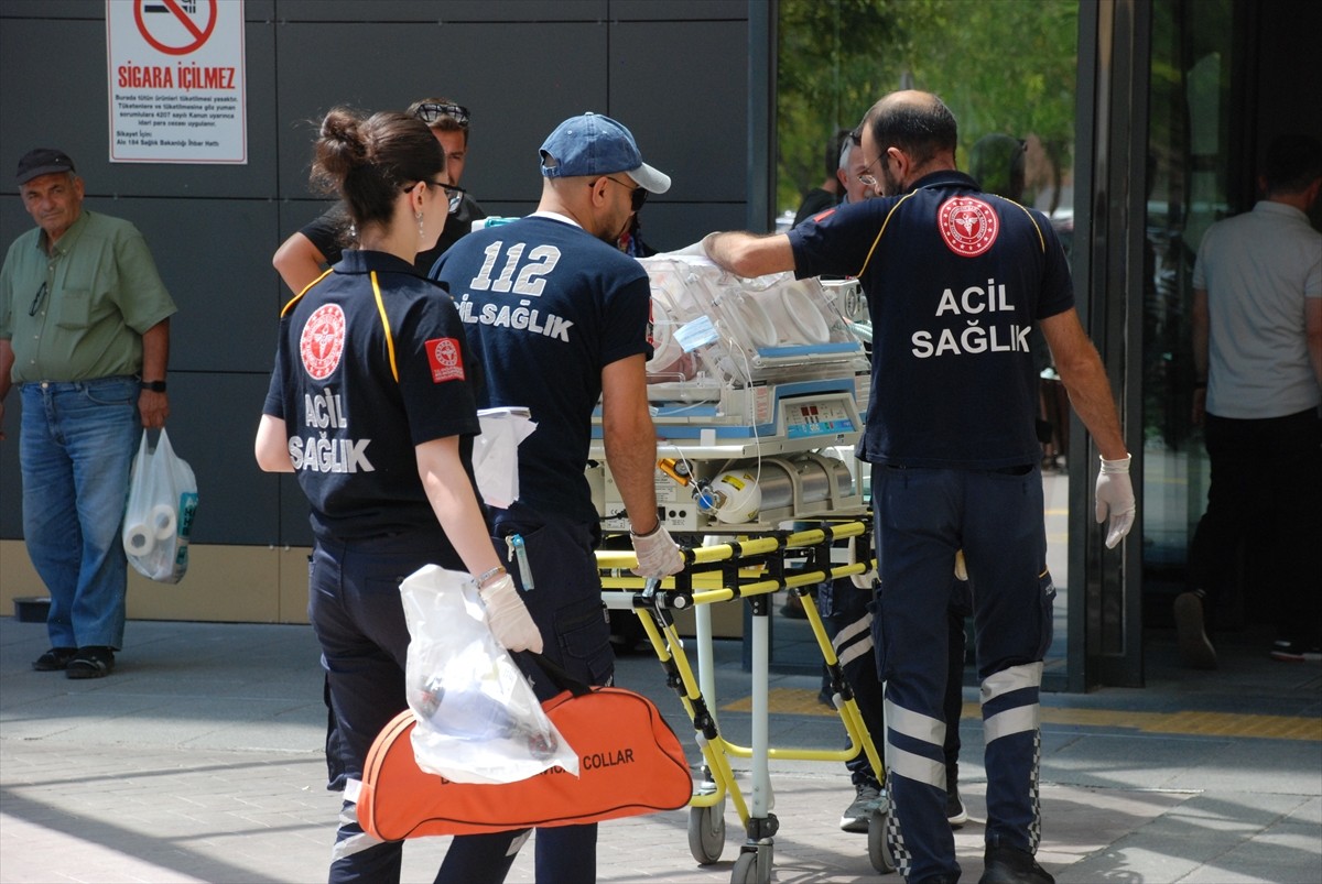 Samsun'da prematüre olarak dünyaya gelen ve akciğer solunum sıkıntısı yaşayan 5 aylık bebek...