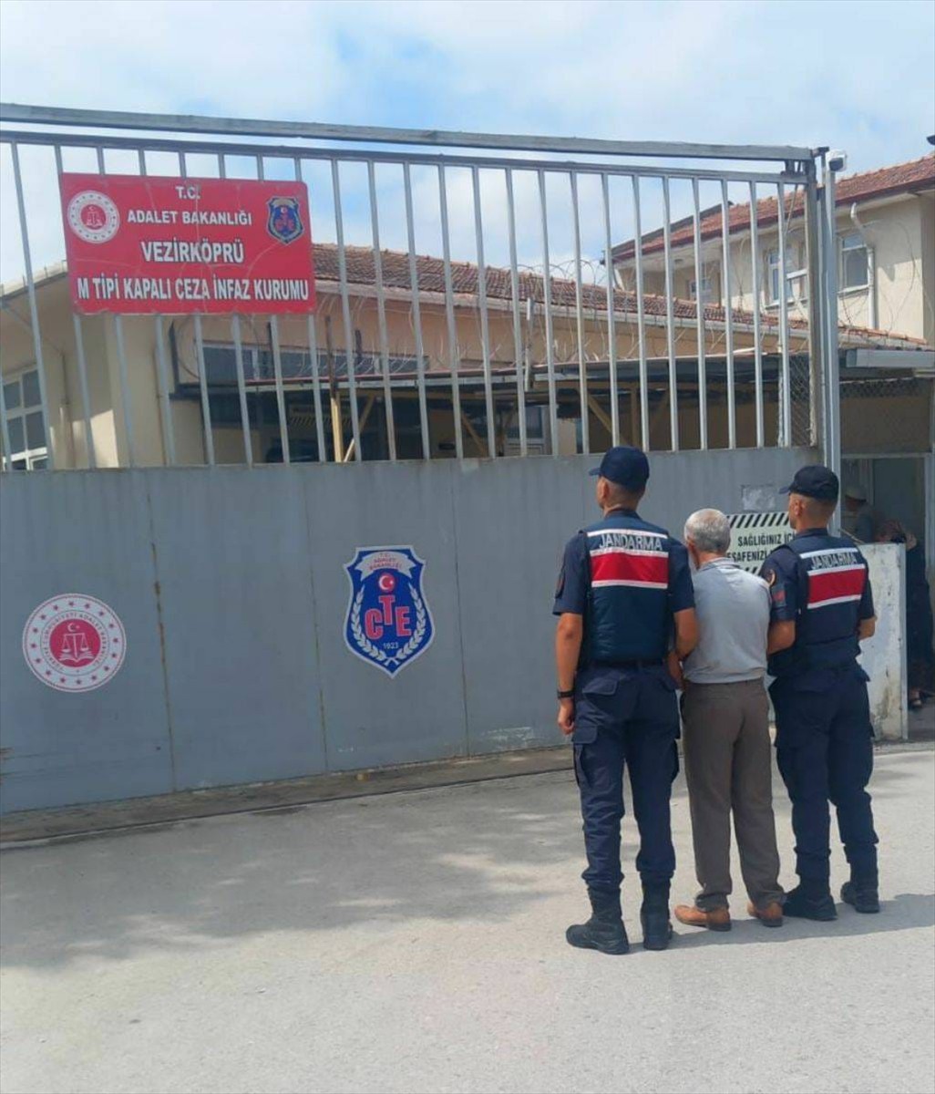 Samsun'un Vezirköprü ilçesinde, hakkında 6 yıl 15 gün kesinleşmiş hapis cezası bulunan firari...