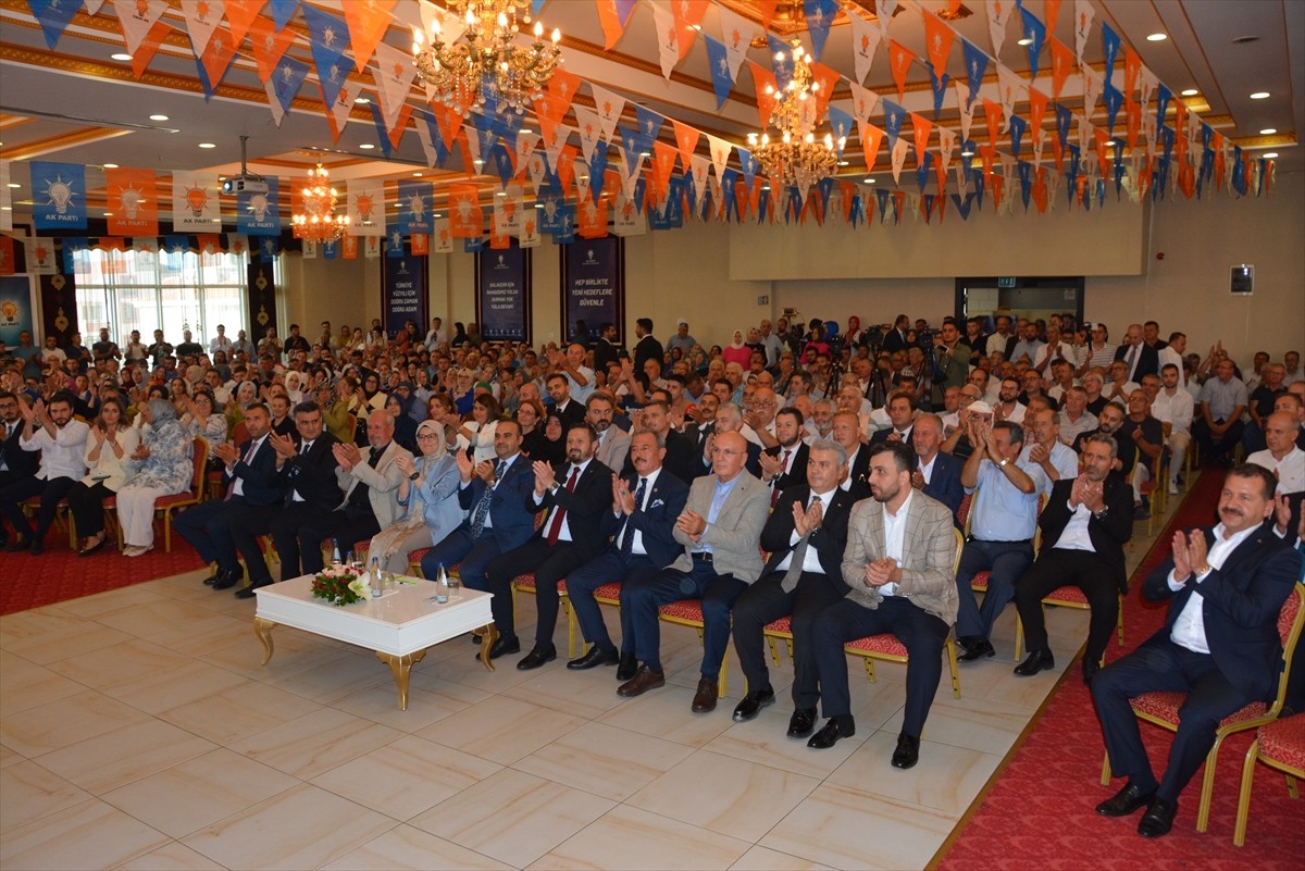 Sanayi ve Teknoloji Bakanı Mehmet Fatih Kacır, Balıkesir'de partisinin İl Danışma Meclisi...