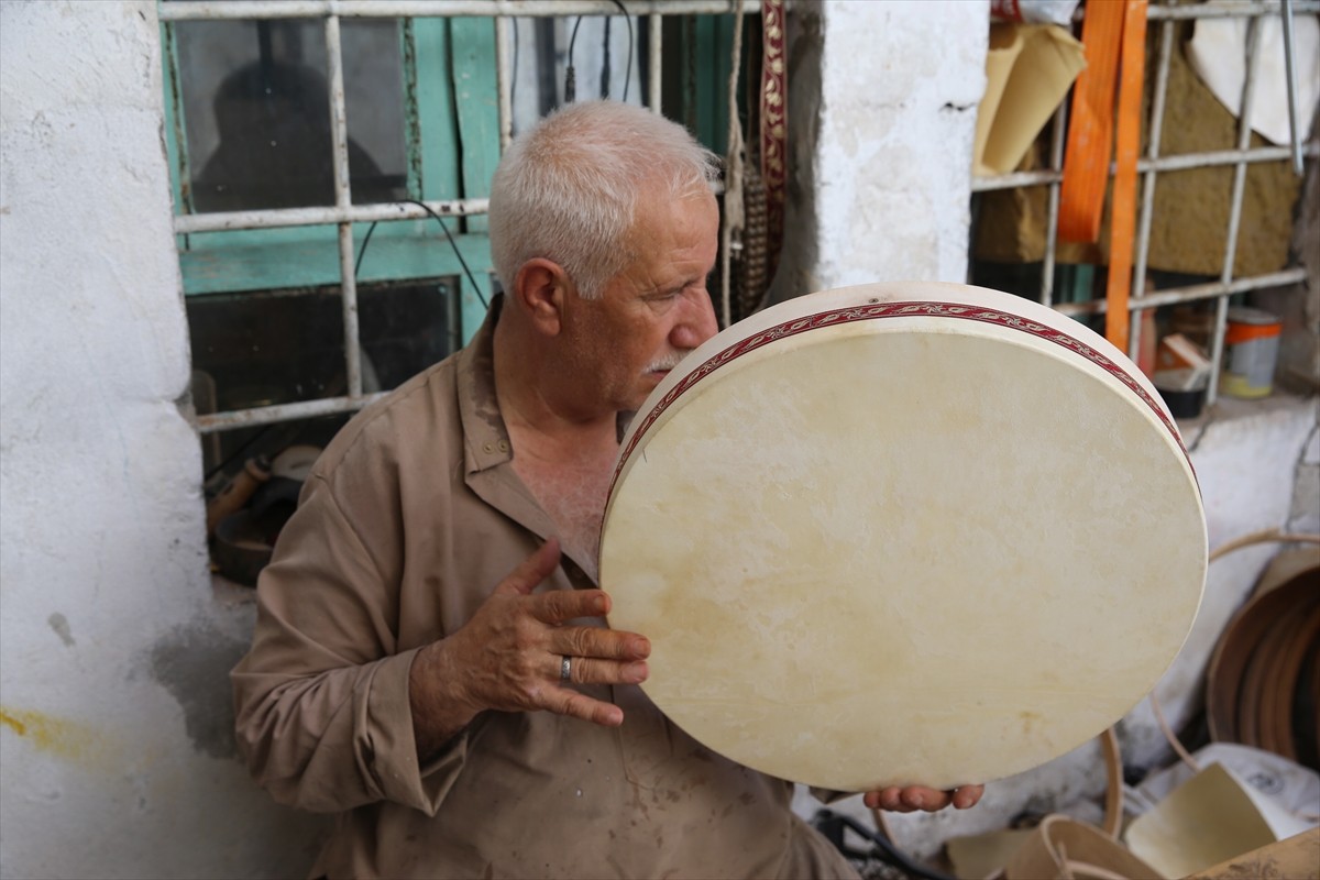Şanlıurfa'da, kaybolmaya yüz tutan mesleklerden tef sanatının son ustalarından, Kültür ve Turizm...