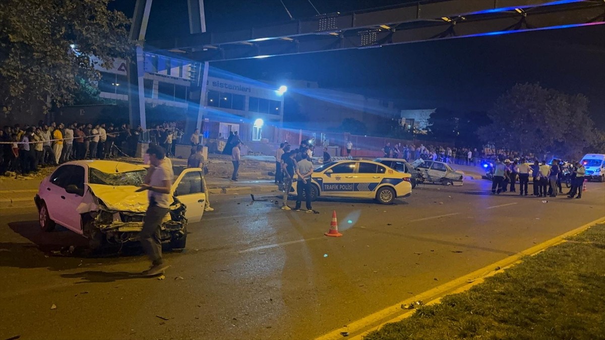 Şanlıurfa'da kontrol çıkan aracın kaldırımdaki yayalara çarpması sonucu 5 çocuk hayatını kaybetti...