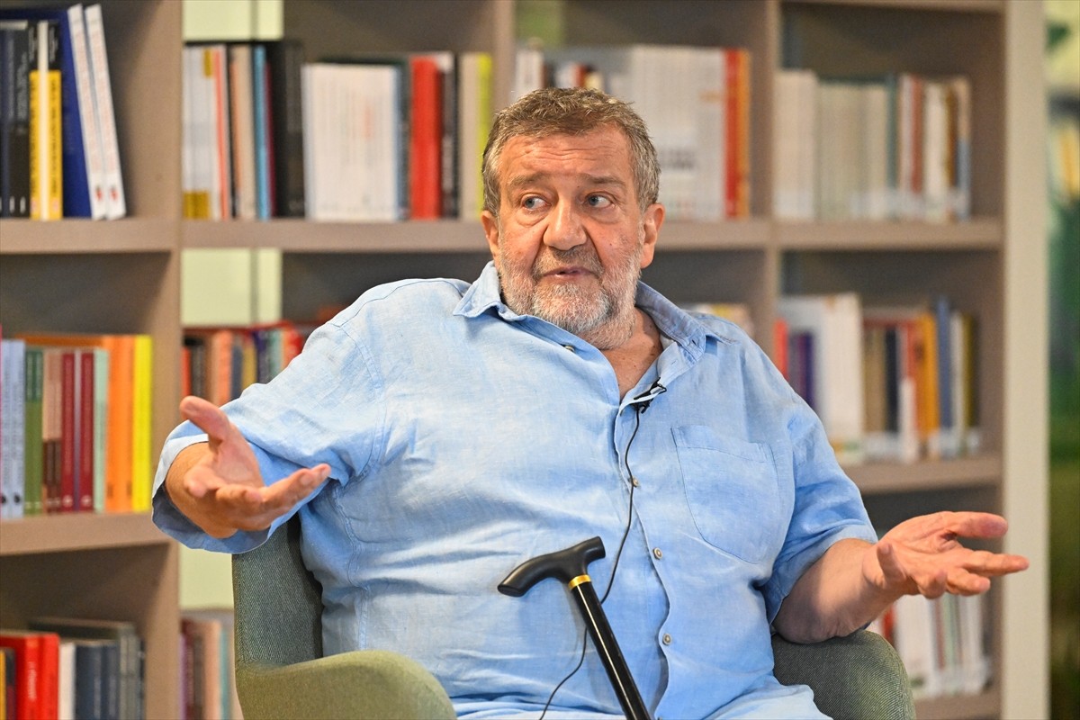 Savaş muhabiri, seyyah, belgesel film ve televizyon yapımcısı Coşkun Aral, Enstitü Sosyal'in İki...